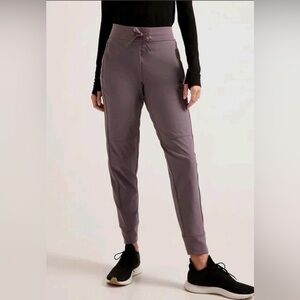 Athleta Headlands Hybrid Trek Midrise Jogger Sz 14P